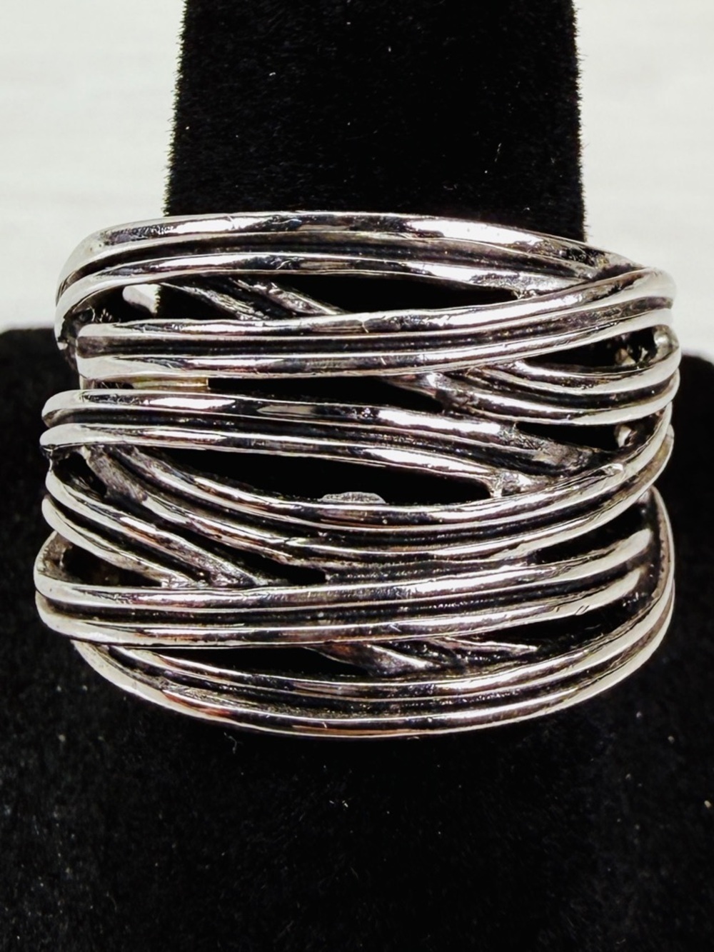 Beautiful Silvertone wideband costume ring size 7 1/4